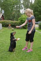 Dags för cirkuskonster. Tessan sitter väldigt vackert!