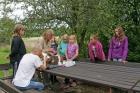 Här ska ett tassbandage demonstreras.